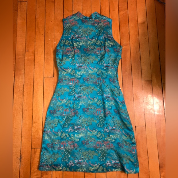 Gorgeous qipao - Picture 2 of 10